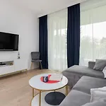 Redlowo & 2 Bedrooms & Parking By Renters *