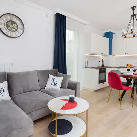 Redlowo & 2 Bedrooms & Parking By Renters