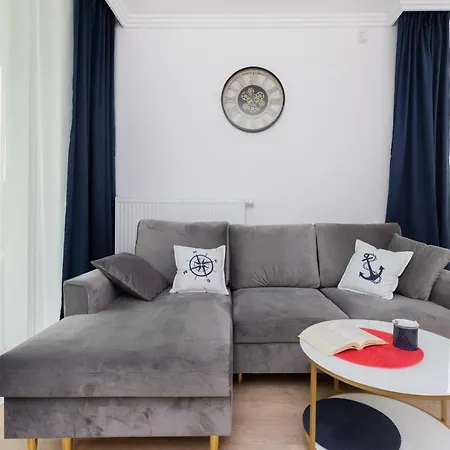 Redlowo & 2 Bedrooms & Parking By Renters