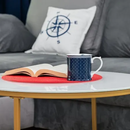 Redlowo & 2 Bedrooms & Parking By Renters Apartamento *