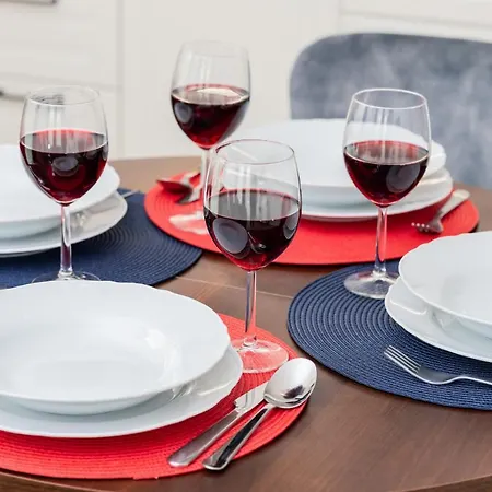 Redlowo & 2 Bedrooms & Parking By Renters Apartamento *