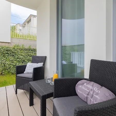 Redlowo & 2 Bedrooms & Parking By Renters شقة