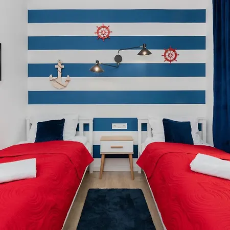 Redlowo & 2 Bedrooms & Parking By Renters Apartamento