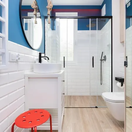 Redlowo & 2 Bedrooms & Parking By Renters * غدينيا