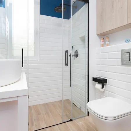 Redlowo & 2 Bedrooms & Parking By Renters Apartamento *