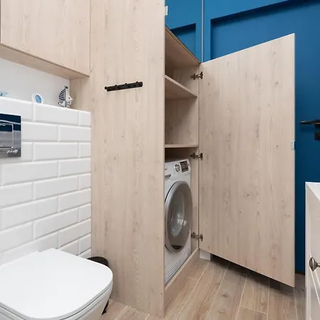 Redlowo & 2 Bedrooms & Parking By Renters