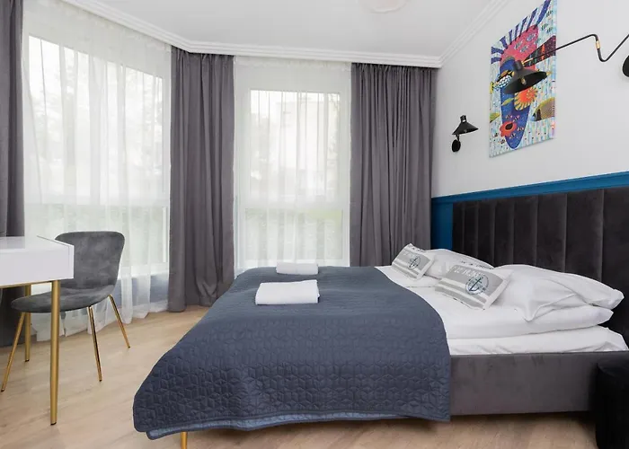 Redlowo & 2 Bedrooms & Parking By Renters Apartamento *