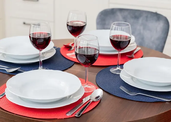 Redlowo & 2 Bedrooms & Parking By Renters Apartamento *