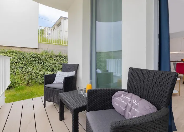 Redlowo & 2 Bedrooms & Parking By Renters Apartamento