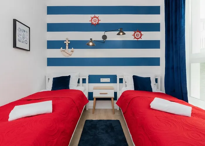 Redlowo & 2 Bedrooms & Parking By Renters Apartamento