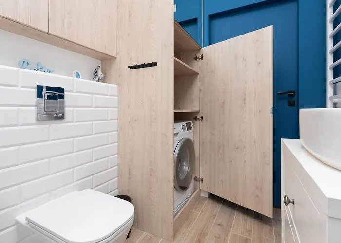 Redlowo & 2 Bedrooms & Parking By Renters